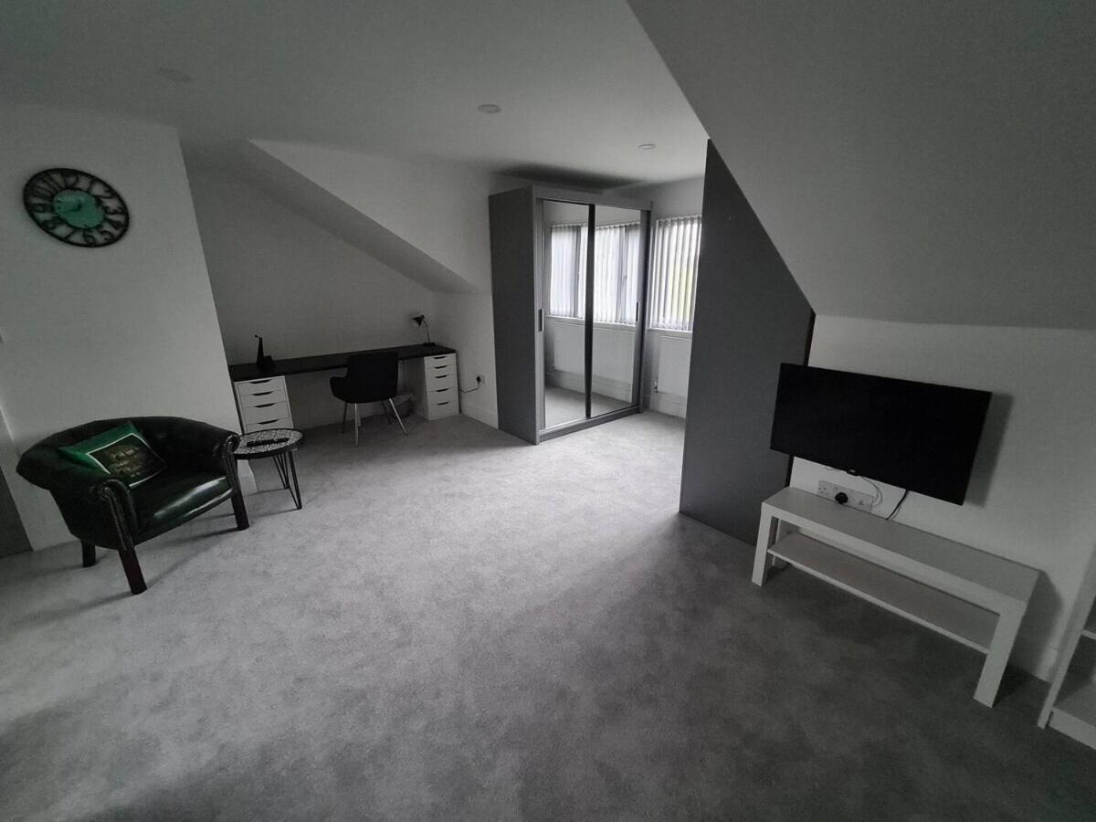 Sav 5 Bed Luxury Detached House In Leicester Humberstone Chambre photo